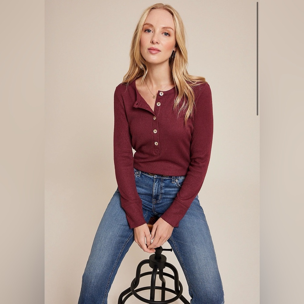 Maurices Maroon Heartland Henley Tee Long EUC